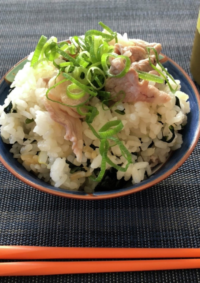 自分用:わかめと豚肉の和風炒飯-レシピのメイン写真