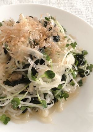 簡単ポン酢で頂く＊大根わかめ貝割れサラダ-レシピのメイン写真