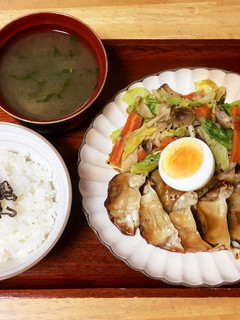 餃子と野菜炒め-レシピのメイン写真
