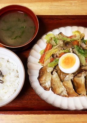 餃子と野菜炒め-レシピのメイン写真
