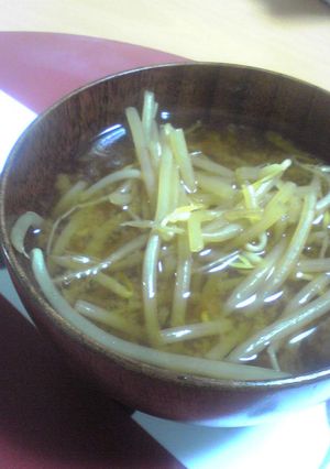 もやしの味噌汁（赤味噌）卵おとしても可！-レシピのメイン写真