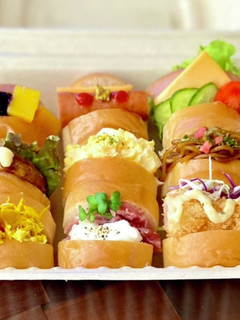 ロールパンで☆バラエティサンドイッチ弁当-レシピのメイン写真