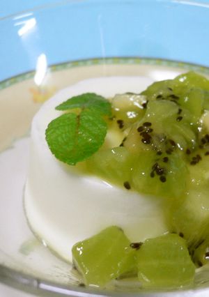 フローズンヨーグルトのキウイソース♪-レシピのメイン写真