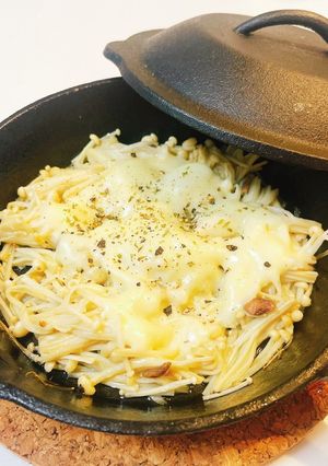 簡単♡えのきとアンチョビのスキレット焼き-レシピのメイン写真