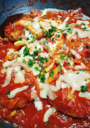 チーズものせて♪トマト煮込みハンバーグ♪-レシピのメイン写真