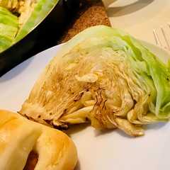 รูปของ 芯と焦げ目が美味しいキャベツバターソテー