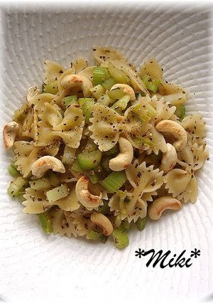 セロリ＆カシューナッツのぺぺロンチーノ。-レシピのメイン写真