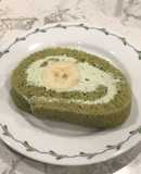 バナナとラムレーズンの抹茶ロールケーキ