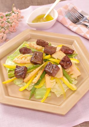 食卓を彩る♪春野菜とステーキのサラダ-レシピのメイン写真