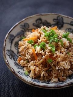 ひき肉とゴボウのピリ辛炊き込みご飯-レシピのメイン写真