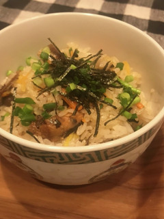 さんまの味噌煮缶と塩昆布の炊き込みご飯-レシピのメイン写真