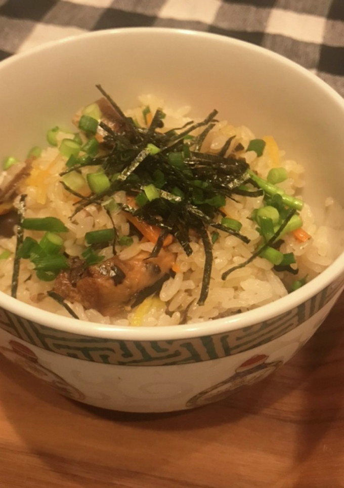 さんまの味噌煮缶と塩昆布の炊き込みご飯-レシピのメイン写真