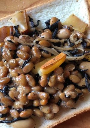 納豆とひじき、スモークチーズのトースト-レシピのメイン写真