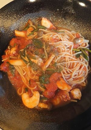 海老とほうれん草のトマトスープパスタ-レシピのメイン写真