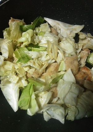 簡単❣鶏とキャベツのごま油炒め-レシピのメイン写真