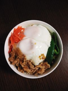 簡単☆生姜焼き目玉丼-レシピのメイン写真