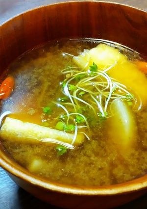 大根のお味噌汁 クコの実とスプラウト入り-レシピのメイン写真