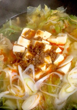 麻婆豆腐の素を使って『みんなで鍋』-レシピのメイン写真