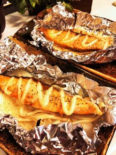 玉ねぎとえのきで鮭のホイルマヨ焼き✨-レシピのメイン写真