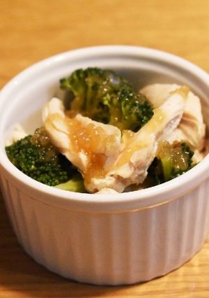 むね肉とブロッコリーきざみ玉ねぎあえ-レシピのメイン写真