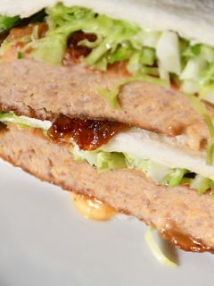 ボリューム満点「生姜焼きバーグサンド」-レシピのメイン写真