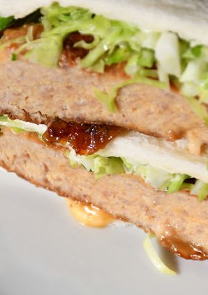 ボリューム満点「生姜焼きバーグサンド」-レシピのメイン写真