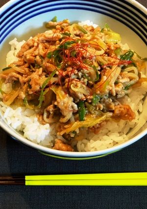 もやしと長葱の肉味噌丼-レシピのメイン写真
