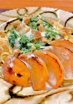 柿と春菊のパスタ Wチーズクリームソース-レシピのメイン写真