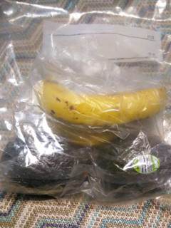 固いアボカドはバナナで柔らかく！-レシピのメイン写真