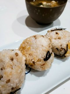 天かすと塩昆布おにぎり【悪魔のおにぎり】-レシピのメイン写真