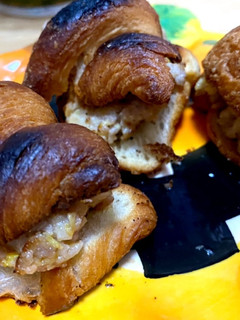 余った餃子のタネでクロワッサンサンド-レシピのメイン写真
