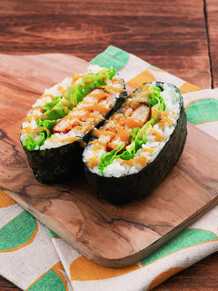 ソフトチキンのおにぎらず-レシピのメイン写真