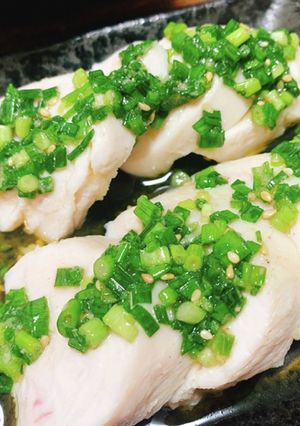 柔らかニンニク鶏むね肉〜生姜ネギ塩ダレで-レシピのメイン写真