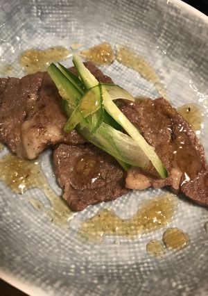 牛ロースのきざみ玉ねぎソースきゅうり添え-レシピのメイン写真