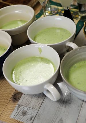 アボカドとカリフラワーの冷製スープ-レシピのメイン写真