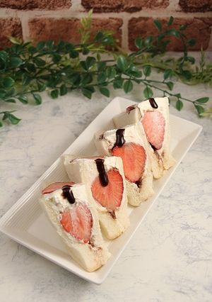 簡単！フルーツサンド☆苺たっぷり-レシピのメイン写真