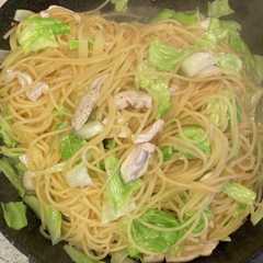 รูปของ キャベツとサラダチキンのパスタ