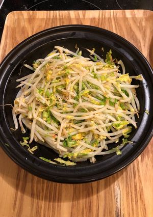 余ったセロリの葉で！もやしチリソー酢！-レシピのメイン写真