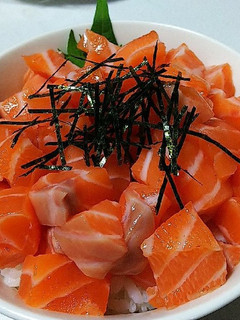 ゴロっとサーモン丼-レシピのメイン写真
