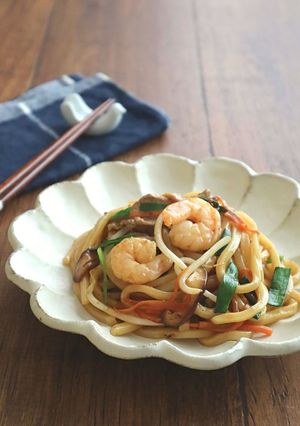 休日ランチに♪オイスター風味の焼きうどん-レシピのメイン写真