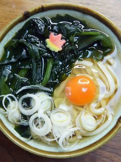 月見入り新わかめうどん-レシピのメイン写真