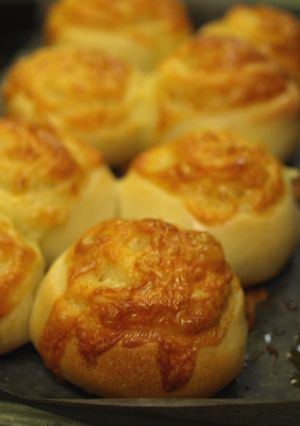 シンプルな朝のパンでチョコ＆チーズロール-レシピのメイン写真