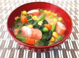 簡単♡ほうれん草とウインナーの味噌汁-レシピのメイン写真