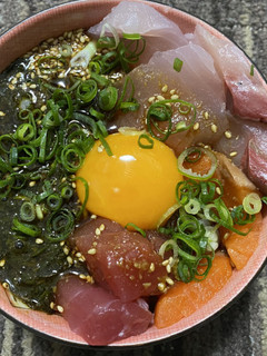 簡単ガッツリ!アカモク海鮮丼-レシピのメイン写真