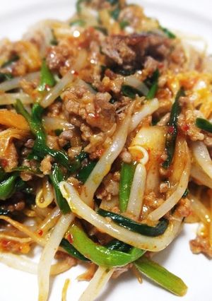簡単!合挽き肉とニラもやしのキムチ炒め-レシピのメイン写真