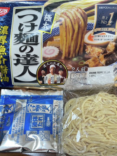 つけ麺の達人濃厚魚介醤油一人前を二人で♡-レシピのメイン写真