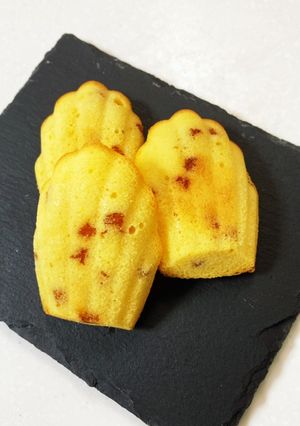 米粉で作る焼き菓子マドレーヌプレゼントに-レシピのメイン写真