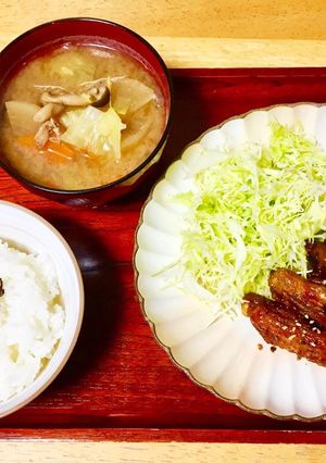 手羽中旨だれ絡めと手抜き豚汁-レシピのメイン写真