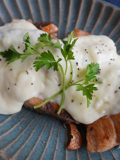 ぶりのガリバタ焼き・とろけるチーズソース-レシピのメイン写真
