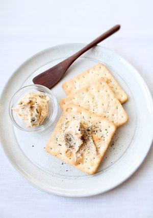 簡単おつまみ【青唐味噌チーズクラッカー】-レシピのメイン写真